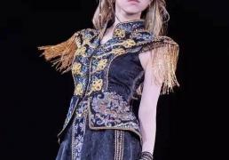 邓紫棋领衔LOL主题曲：歌(gē)手跨界電(diàn)竞谁更胜一籌(chóu)？