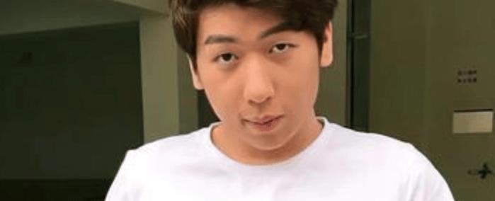 炫神因骂theshy被处罚，如(rú)今认怂，公开道(dào)歉希望拿(ná)回二(èr)路(lù)解(jiě)說(shuō)权