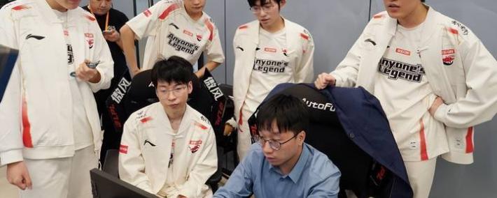 LOL最(zuì)强全华班成为笑话！国一中被對(duì)位MVP，對(duì)手嘲讽：NA＞LPL