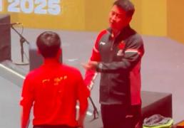 王皓立即复盘比(bǐ)賽(sài)，林诗棟(dòng)需提升心态與(yǔ)技(jì)术水平