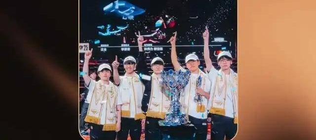 LOL新(xīn)老交替，Chovy力(lì)壓(yā)Faker拿年度(dù)選(xuǎn)手，新(xīn)王登基(jī)