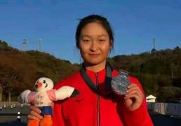 王琦琦在夏季聽(tīng)障(zhàng)奥运会夺女子公(gōng)路自行(xíng)车1公(gōng)里冲刺争先(xiān)赛亚军