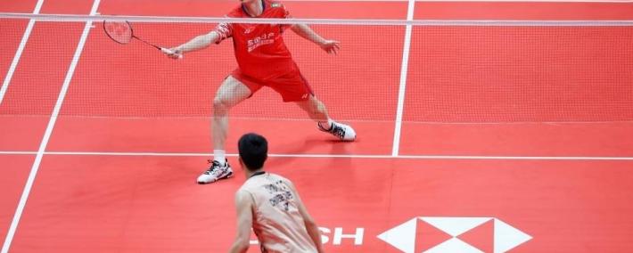 世界羽联世巡(xún)赛总决赛男单小组赛：石(shí)宇奇勝(shèng)周(zhōu)天成(chéng)