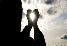 小金属概念盘初(chū)活跃，华钰矿业触及(jí)漲(zhǎng)停