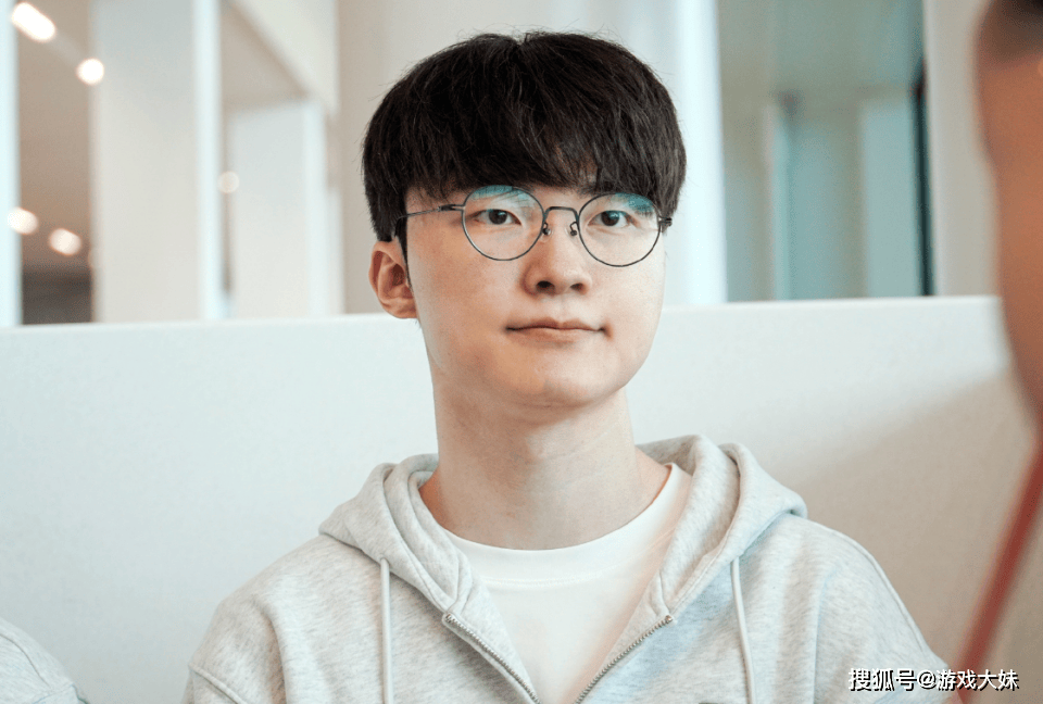 LOL官(guān)方再次(cì)发文强调,faker就(jiù)是传奇选手,地位无人能撼动