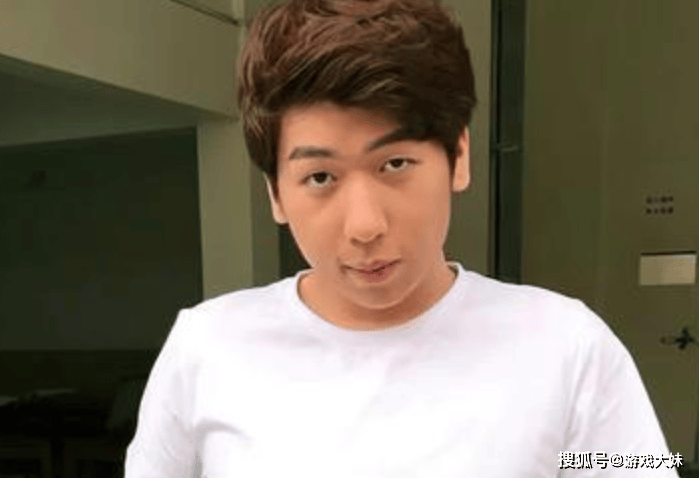 炫神因骂theshy被处罚,如(rú)今认怂,公开道(dào)歉希望拿(ná)回二(èr)路(lù)解(jiě)說(shuō)权