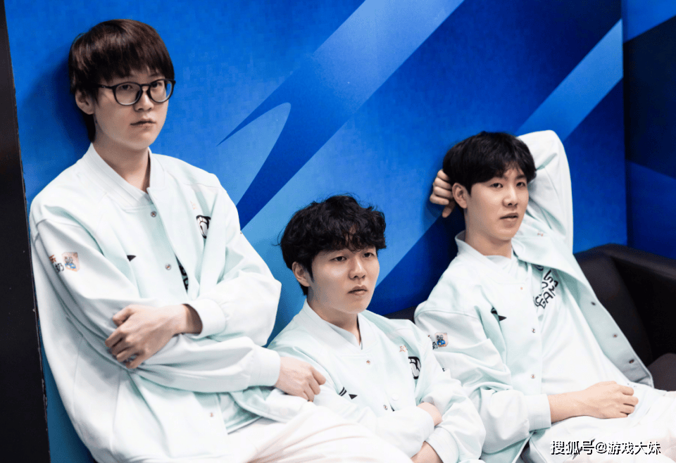 炫神因骂theshy被处罚,如(rú)今认怂,公开道(dào)歉希望拿(ná)回二(èr)路(lù)解(jiě)說(shuō)权