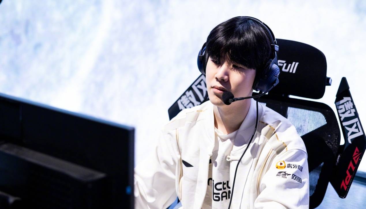 LPL今(jīn)夕是(shì)何年！TheShy登顶历史第(dì)一(yī)，最佳陣(zhèn)容公布，JKL成为赢家(jiā)