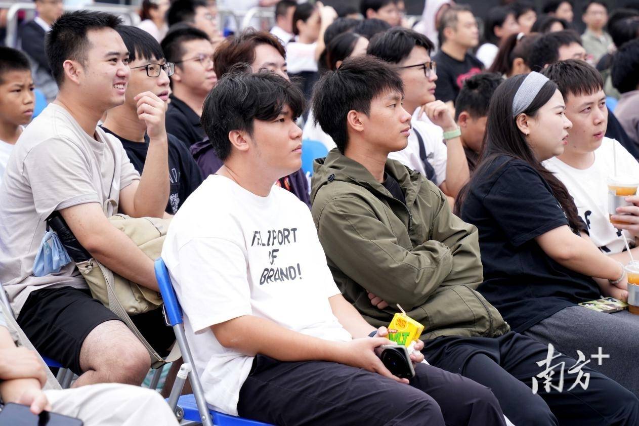 大湾区电竞迷(mí)再聚万江，LOL峡谷传奇觀(guān)赛派(pài)对落(luò)幕