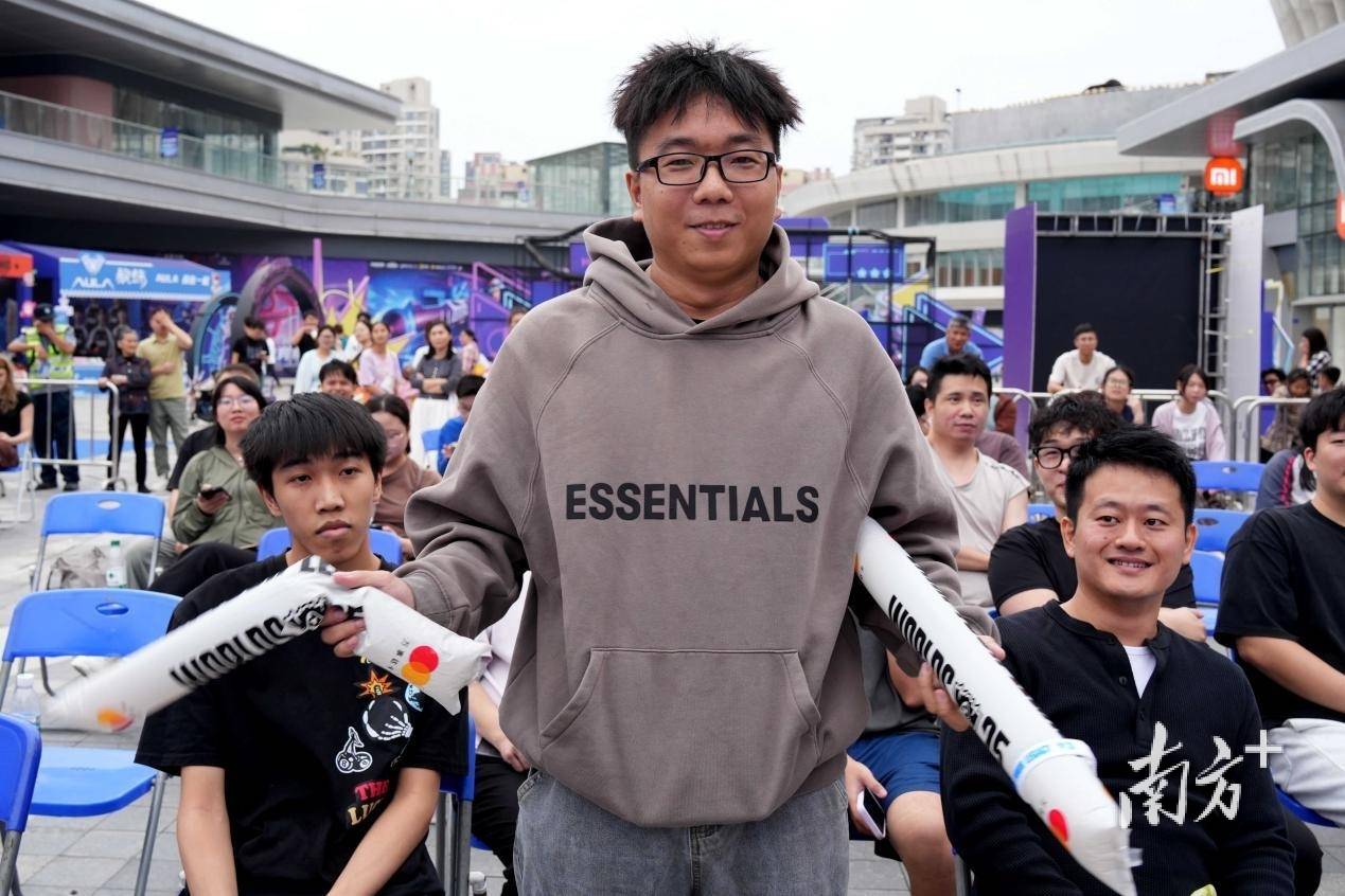 大湾区电竞迷(mí)再聚万江，LOL峡谷传奇觀(guān)赛派(pài)对落(luò)幕