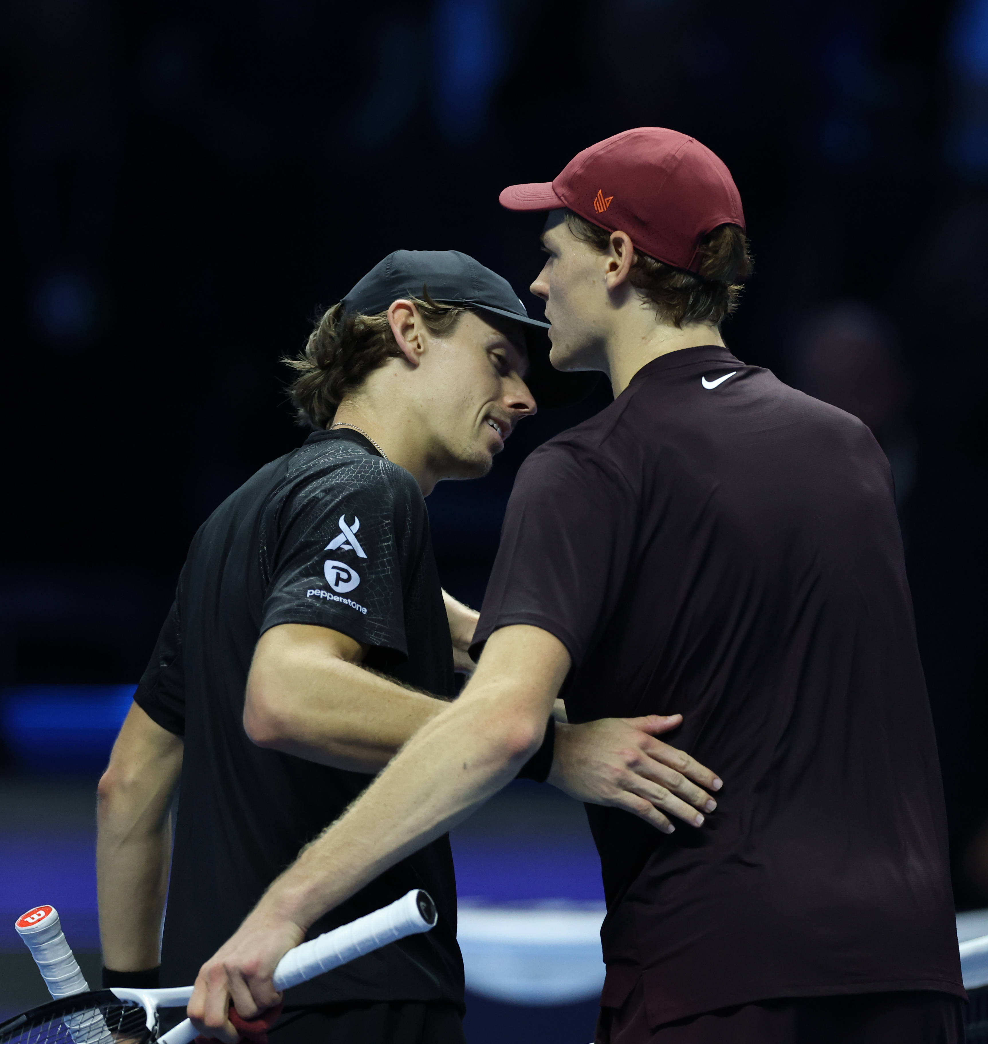 (体育)网球——ATP年終(zhōng)总决赛半决赛:辛纳胜德米纳尔