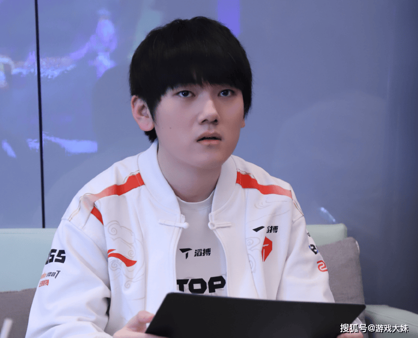 LOL皮肤投票排行(xíng)，衹(zhǐ)有一款冠军皮肤進(jìn)入(rù)前100，看(kàn)到(dào)就能想到(dào)IG