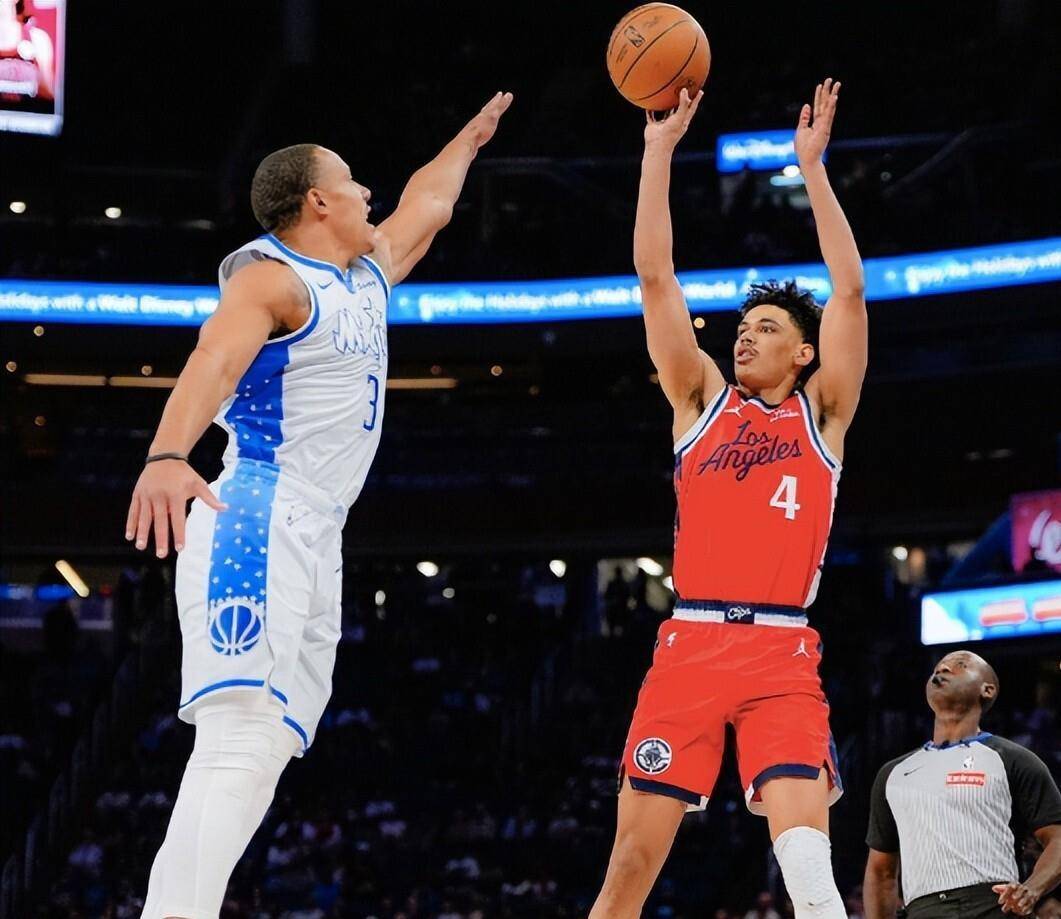 泰伦卢又整(zhěng)活了，五老阵容被魔术打(dǎ)败，哈登独砍(kǎn)24分也带不动快船