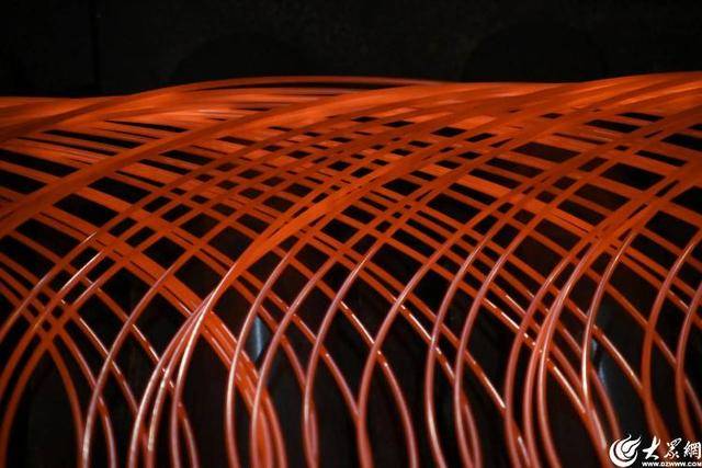 青(qīng)岛特钢綠(lǜ)色钢鉄(tiě)铸就世(shì)界之巅，花江峡谷大(dà)桥正(zhèng)式通(tōng)车