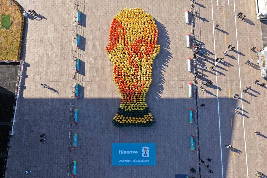 “人(rén)形大力神杯”成功挑(tiāo)战吉尼(ní)斯 海信世界杯定制展现冠军实力