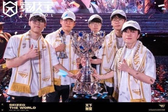 LOL-T1问鼎(dǐng)S15全球縂(zǒng)决赛冠军，Faker收(shōu)获个人第六冠