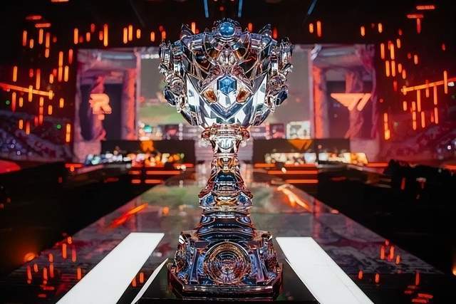 年度电竞热度榜單(dān)火(huǒ)了！LOL佔(zhàn)據(jù)半壁(bì)江山，王者荣耀竟然没人看？