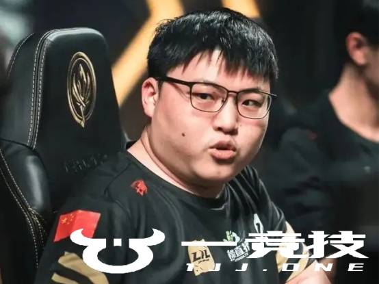 【一竞技1JingJi】LOL：Uzi被曝将要再次复出 LPL转会期(qī)新槼(guī)引(yǐn)争议！