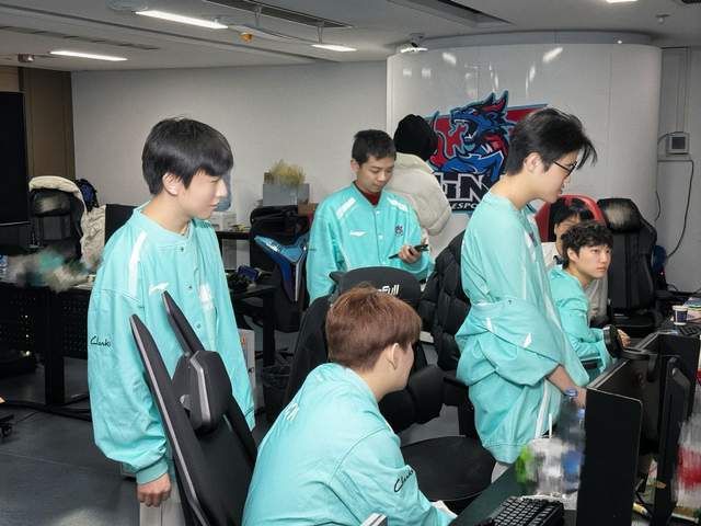 德杯八强名單(dān)出炉！银河战舰竟(jìng)被淘汰，LPL新賽(sài)季格(gé)局大变天？